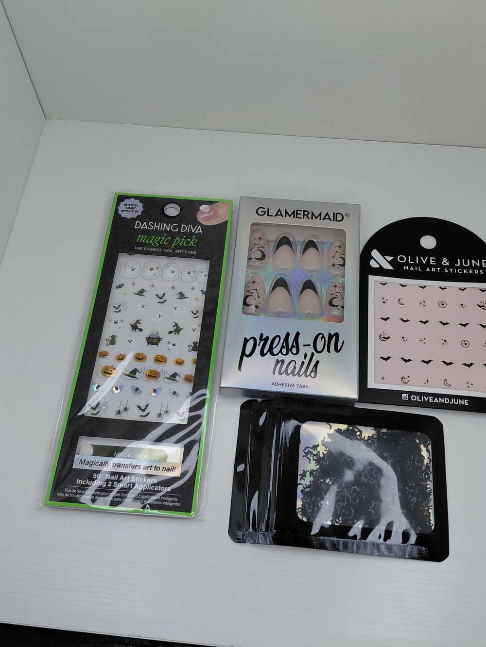 Mixed Nail Stickers & Press-On Nails Set - Black, White, Pink, Holographic - Picture 2 of 11